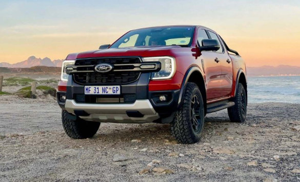 2025 Ford Ranger Tremor front view with honeycomb grille and off-road tyres