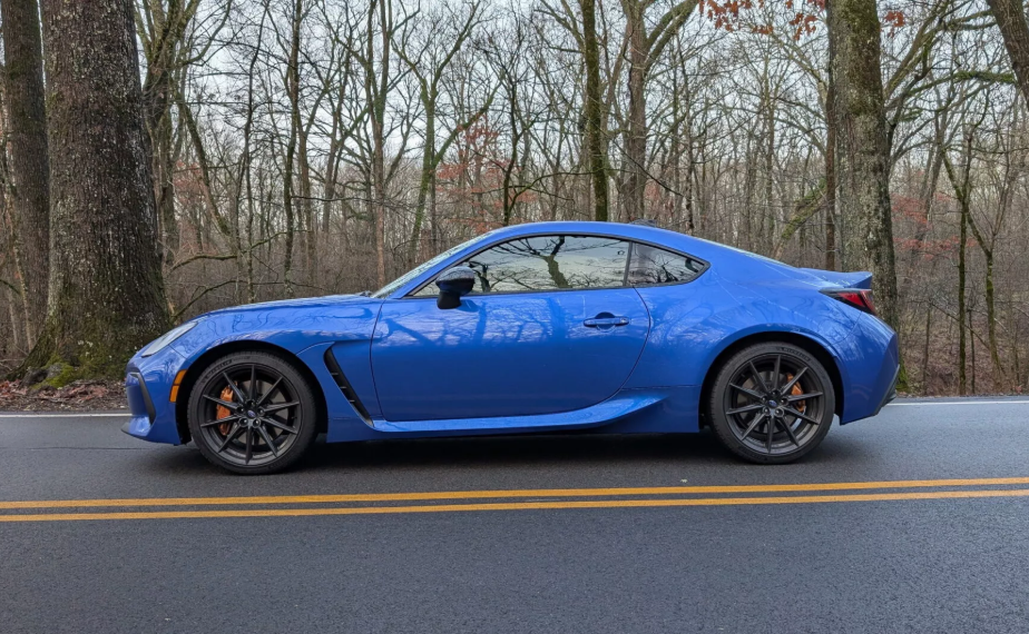 Subaru BRZ tS front profile with Brembo brakes and 18-inch wheels