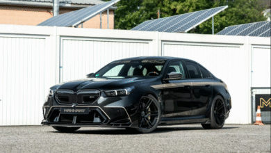 Manhart BMW M5 MH5 900E in black with champagne decals
