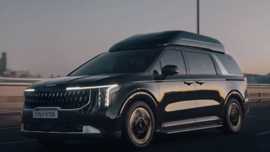 2026 Kia Carnival Hi Limousine side profile with high roof extension